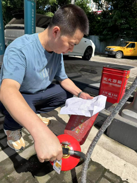 迎战高温“烤”验   筑牢安全防线? ——南湖汽车公司在行动